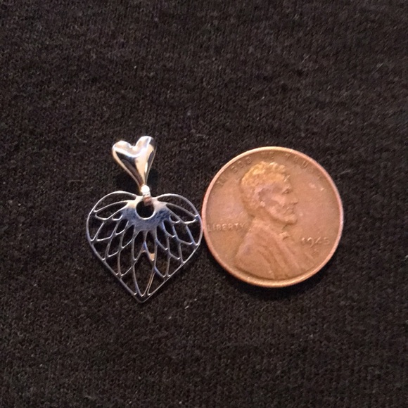 ❣️Beautiful Heart Dangle Earrings ❣️ - Picture 3 of 3